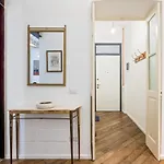 Guesthost - Palazzo Della Pilotta Roomy And Quiet Flat