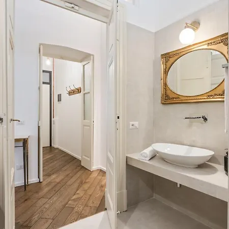 Apartamento Guesthost - Palazzo Della Pilotta Roomy And Quiet Flat