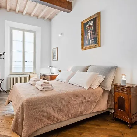 Apartment Guesthost - Palazzo Della Pilotta Roomy And Quiet Flat