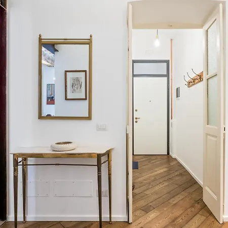 Guesthost - Palazzo Della Pilotta Roomy And Quiet Flat