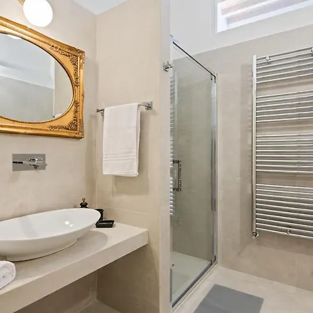 Palazzo Della Pilotta Roomy And Quiet Flat Apartment