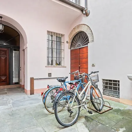 Guesthost - Palazzo Della Pilotta Roomy And Quiet Flat Apartamento Parma