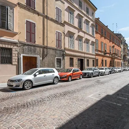 Guesthost - Palazzo Della Pilotta Roomy And Quiet Flat Parma