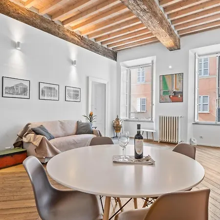 Guesthost - Palazzo Della Pilotta Roomy And Quiet Flat *