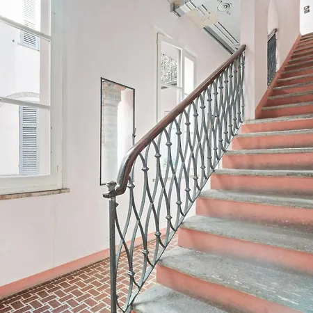 Guesthost - Palazzo Della Pilotta Roomy And Quiet Flat *