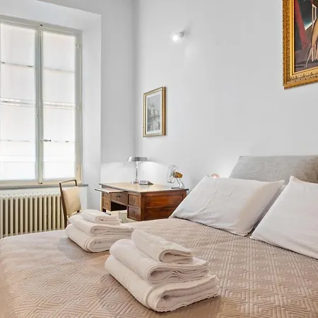 Apartment Guesthost - Palazzo Della Pilotta Roomy And Quiet Flat *