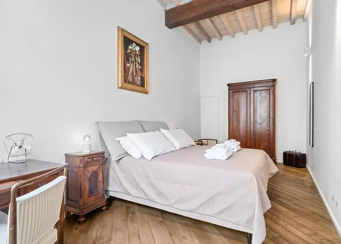 Guesthost - Palazzo Della Pilotta Roomy And Quiet Flat Apartment *