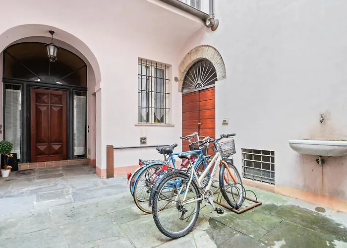 Guesthost - Palazzo Della Pilotta Roomy And Quiet Flat Apartment Parma