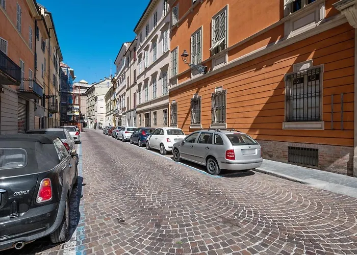 Guesthost - Palazzo Della Pilotta Roomy And Quiet Flat *